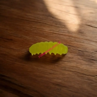 LARVA NA PSTRUHY RYVALURES-WORM GOLDENROD 33MM-1,34G-10KS
