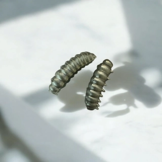 RYVALURES-WORM PEARL BLACK FINE- 50KS